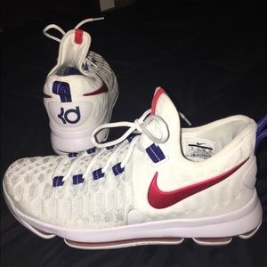 Size 10.5 Nike KD 9’s